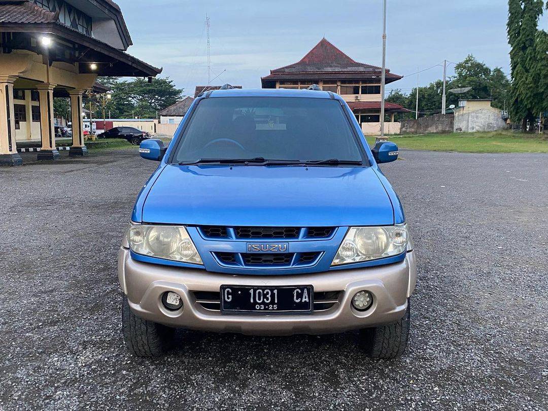 2004 Isuzu Panther Bekas 2004 Isuzu Panther Bekas