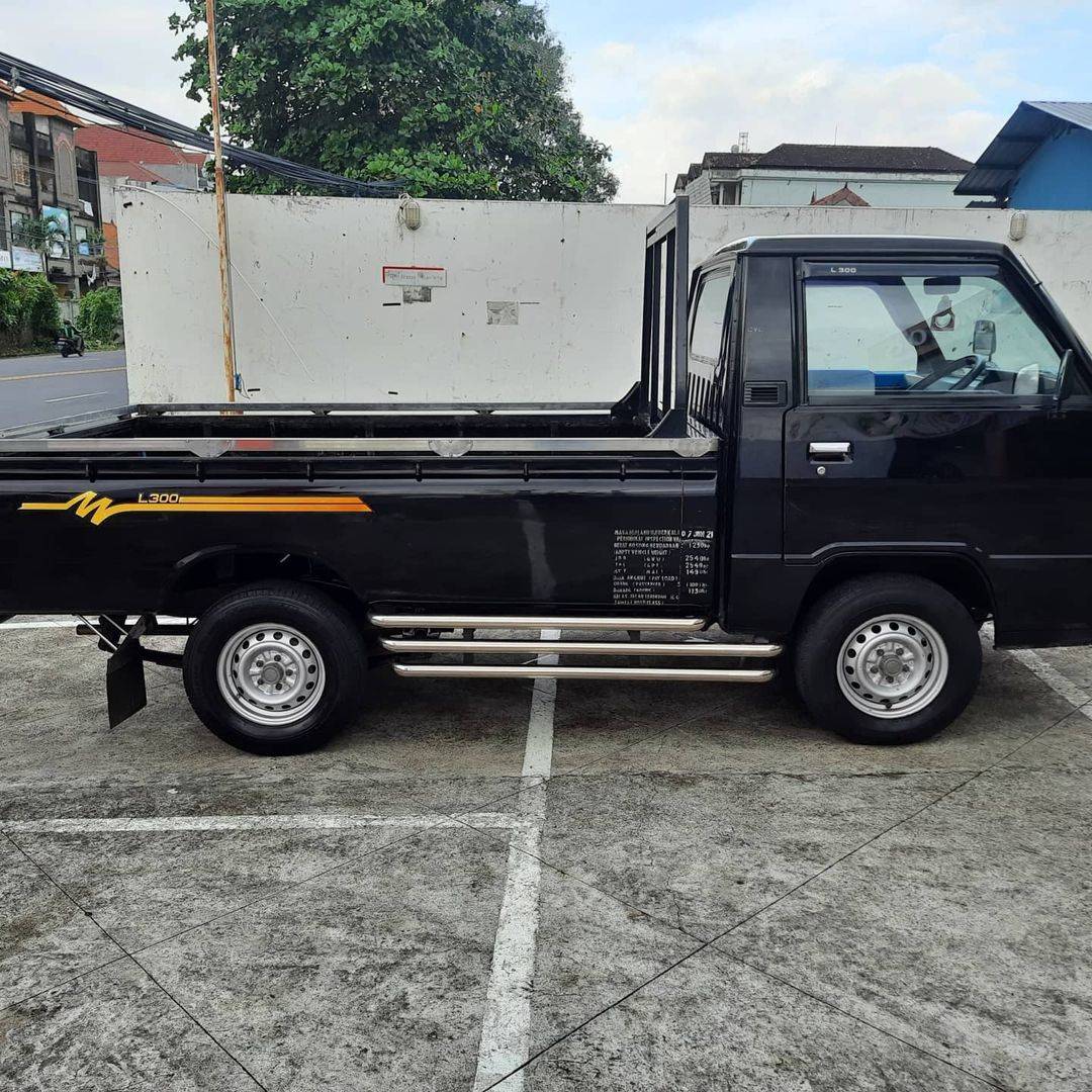 2012 Mitsubishi L300 2012 Mitsubishi L300