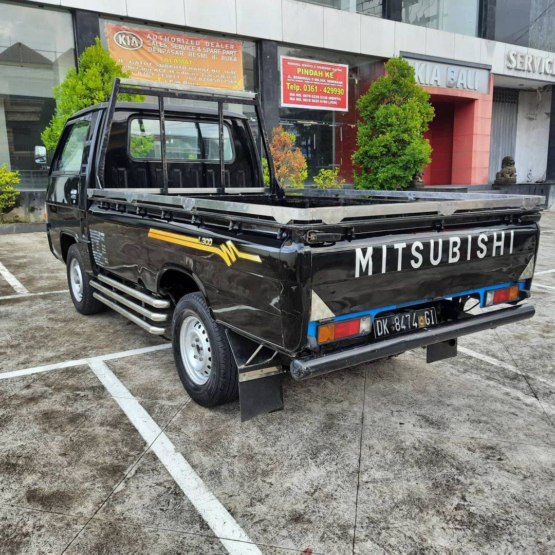 2012 Mitsubishi L300 2012 Mitsubishi L300