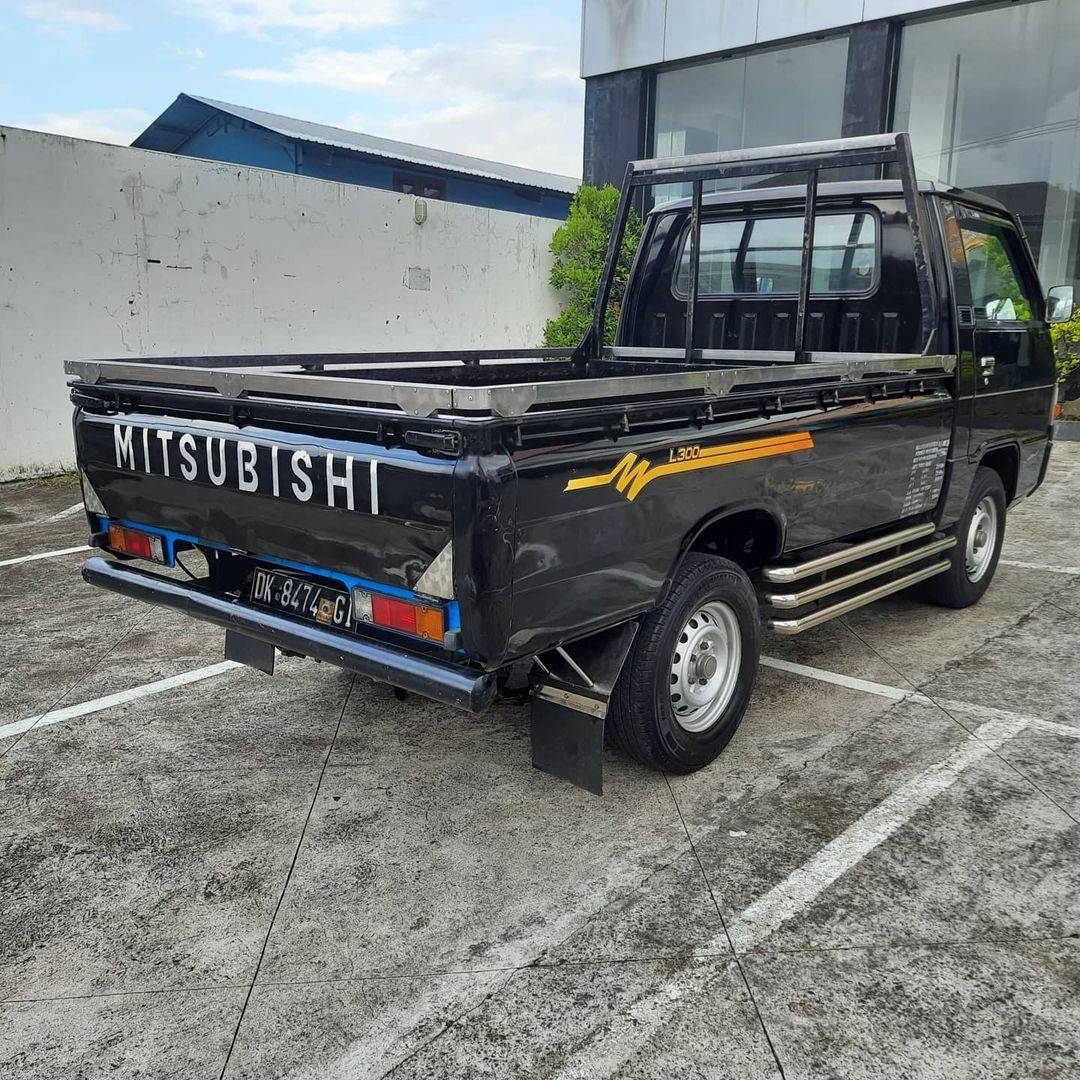 2012 Mitsubishi L300 2012 Mitsubishi L300