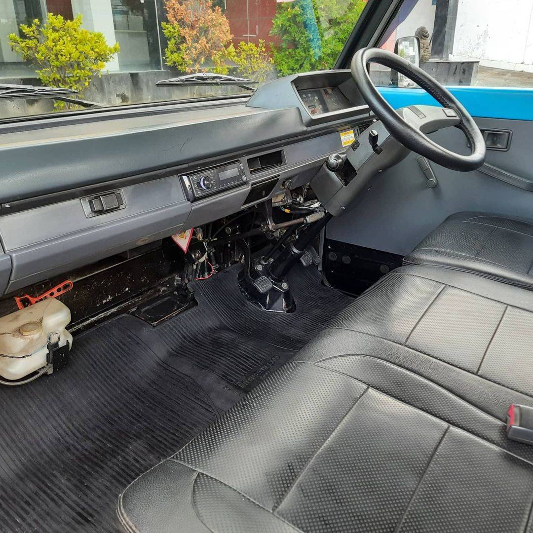 2012 Mitsubishi L300 2012 Mitsubishi L300