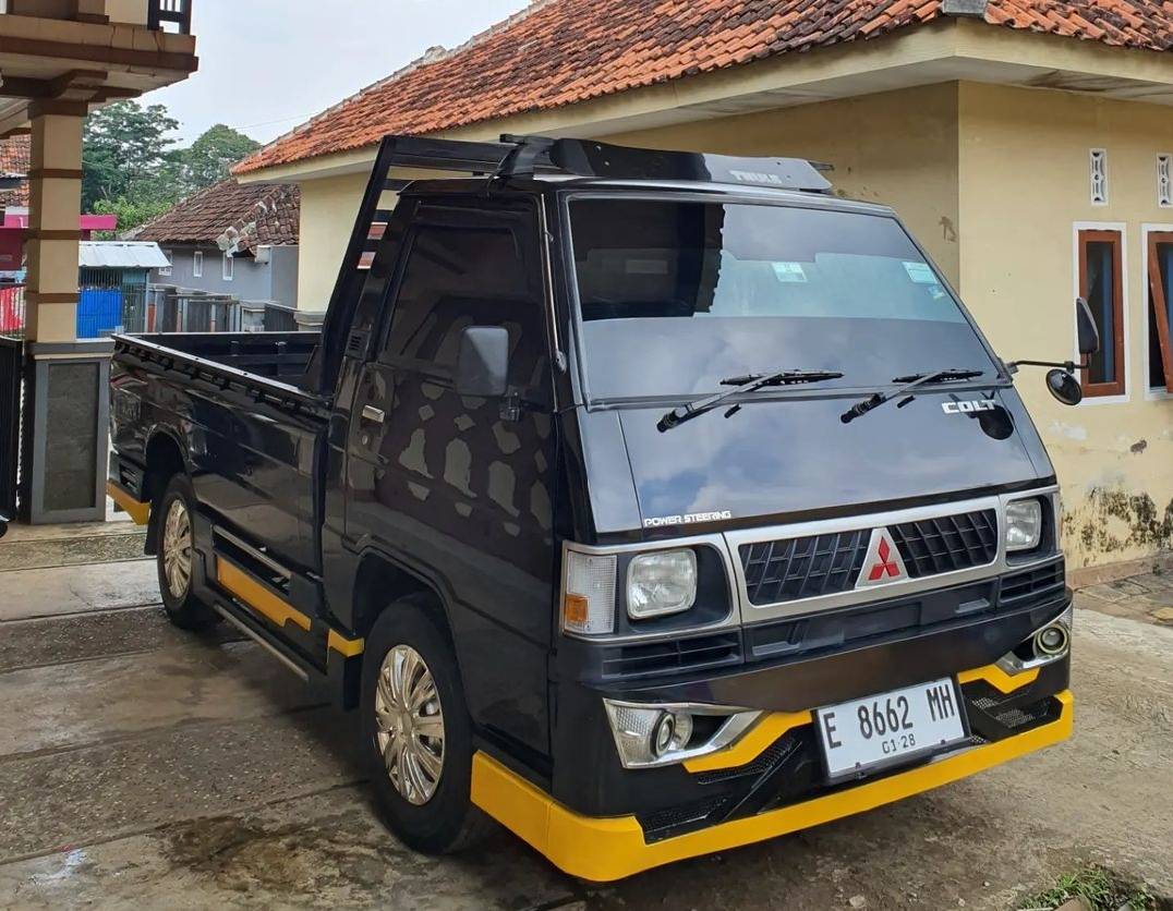 2015 Mitsubishi L300 2015 Mitsubishi L300