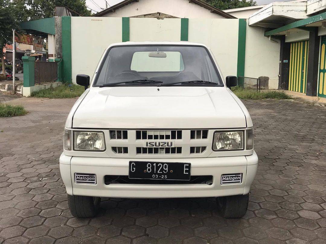 Second Hand 2015 Isuzu Panther Second Hand 2015 Isuzu Panther