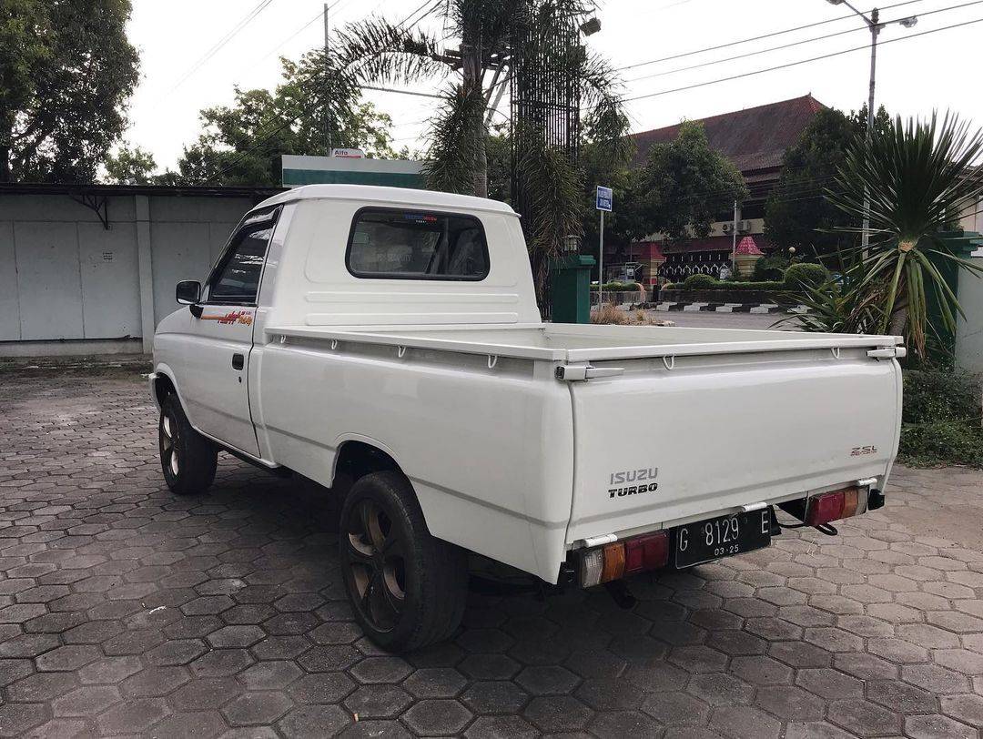 2015 Isuzu Panther 2015 Isuzu Panther