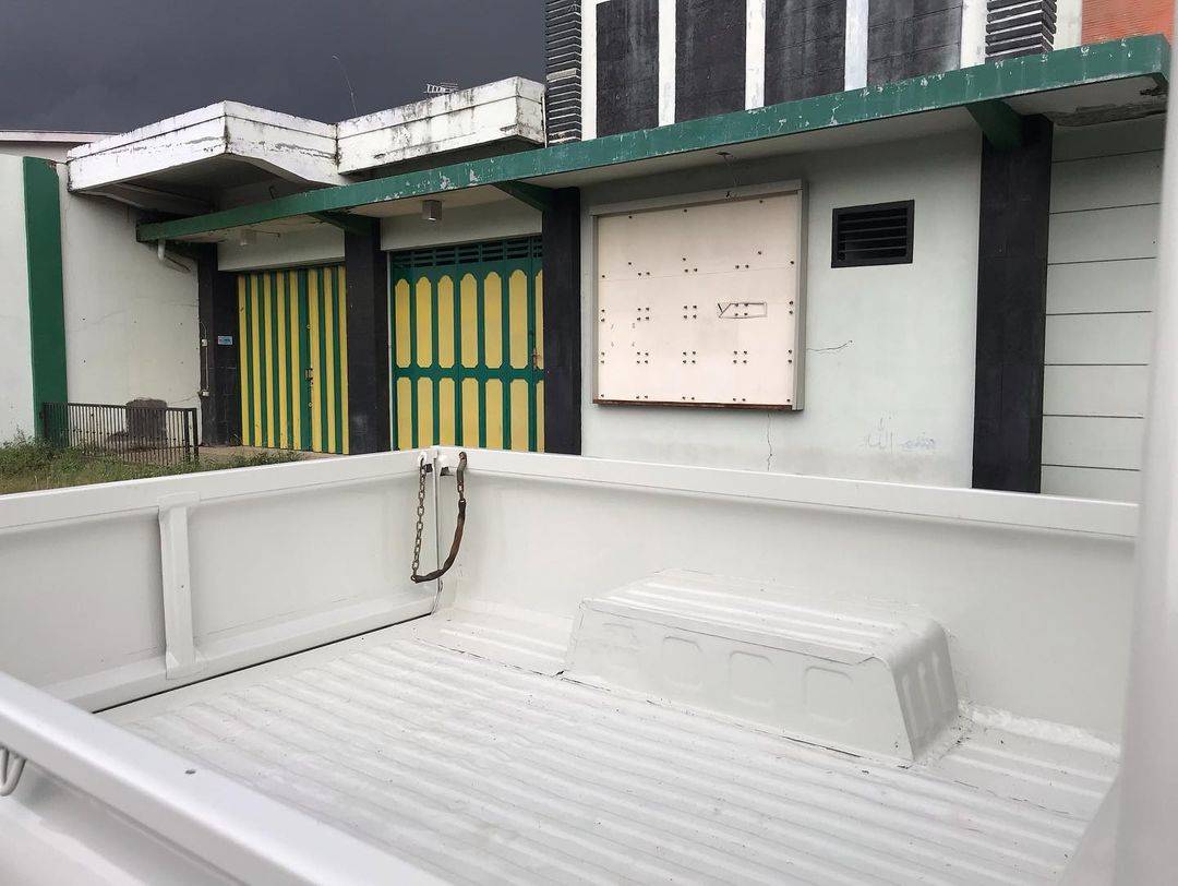 2015 Isuzu Panther 2015 Isuzu Panther