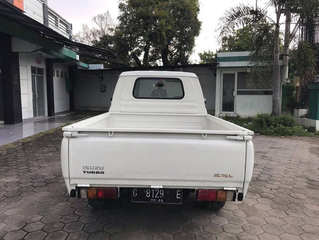 2015 Isuzu Panther 2015 Isuzu Panther