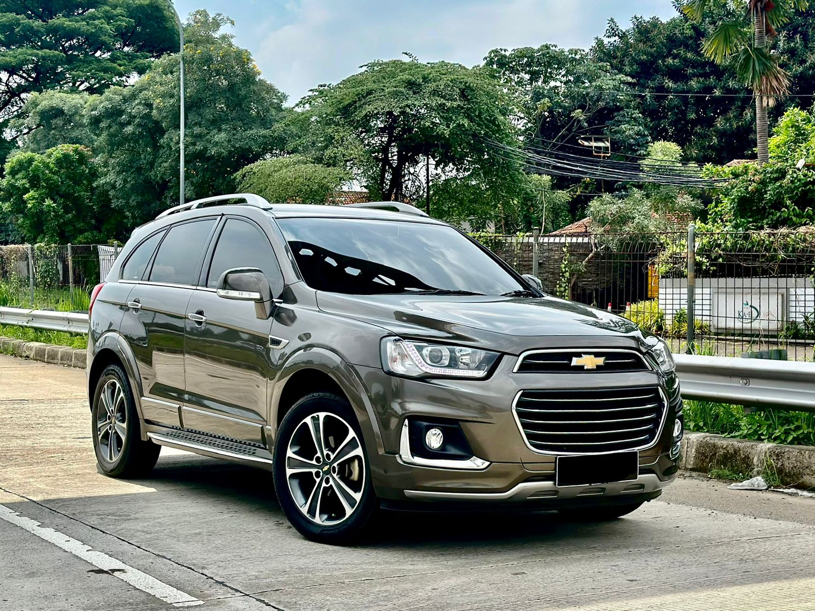 Second Hand 2017 Chevrolet Captiva 2.0 LTZ AT FWD Second Hand 2017 Chevrolet Captiva 2.0 LTZ AT FWD