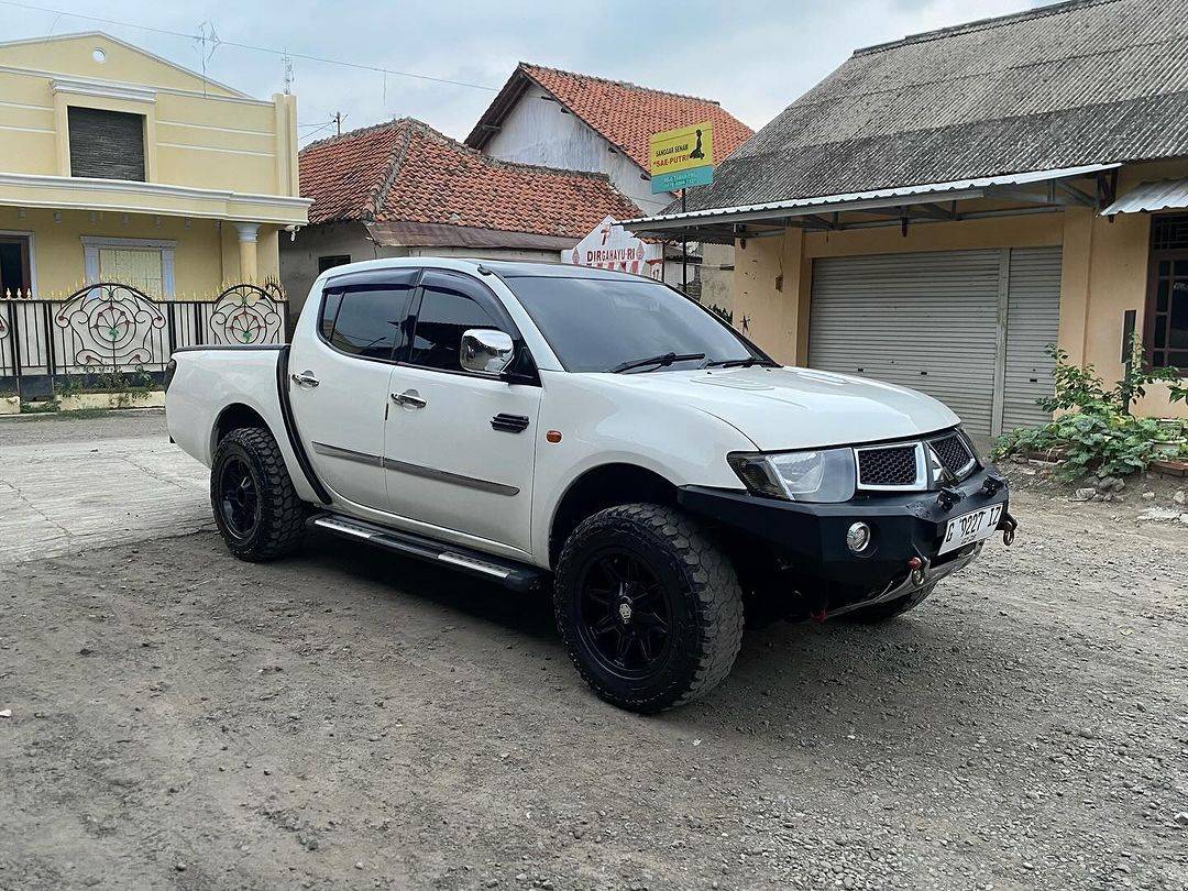 2008 Mitsubishi Strada 2008 Mitsubishi Strada