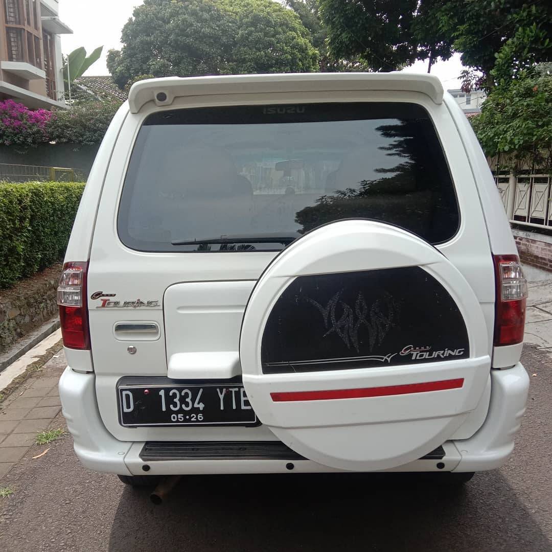 2012 Isuzu Panther 2012 Isuzu Panther