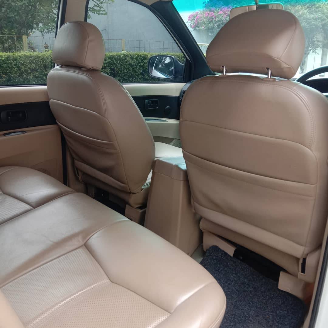 2012 Isuzu Panther 2012 Isuzu Panther