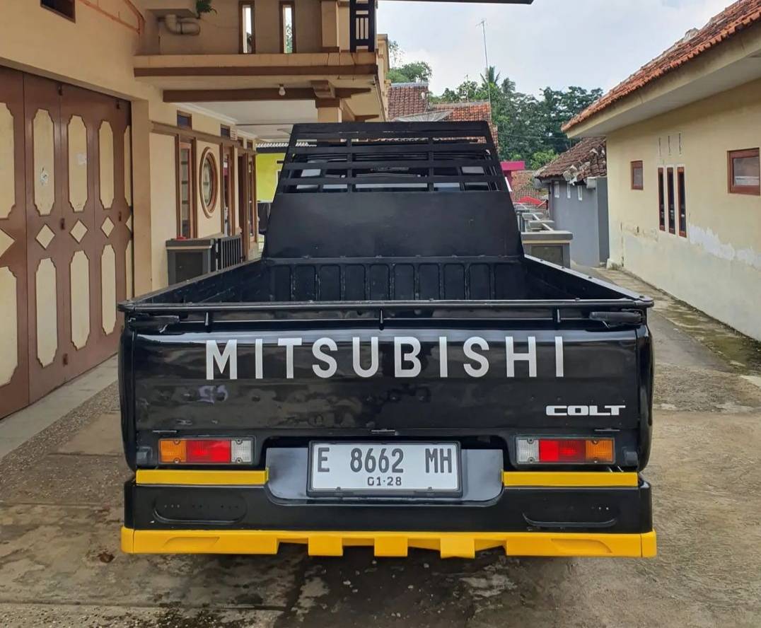 2017 Mitsubishi L300 2017 Mitsubishi L300