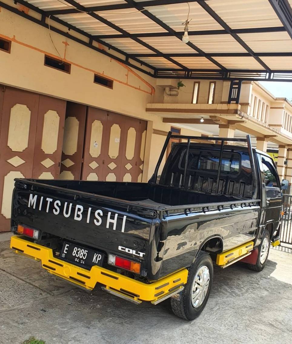 2014 Mitsubishi L300 2014 Mitsubishi L300