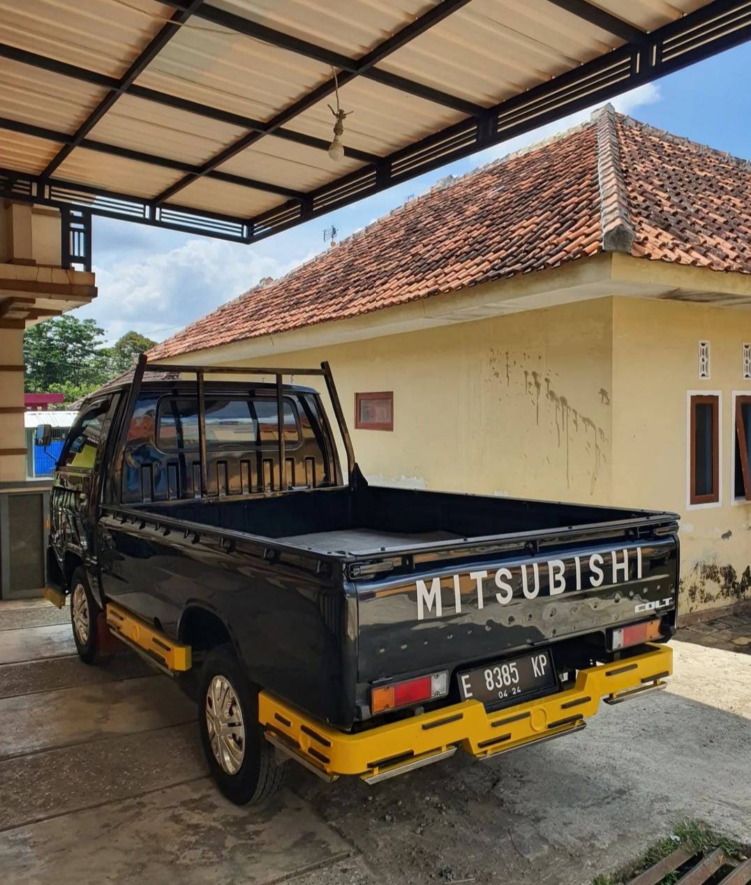 2014 Mitsubishi L300 2014 Mitsubishi L300