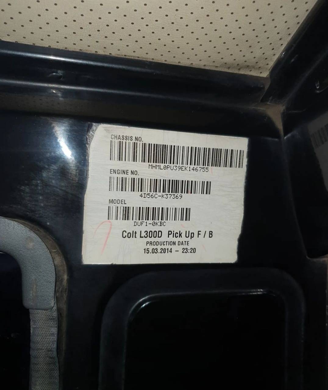 2014 Mitsubishi L300 2014 Mitsubishi L300