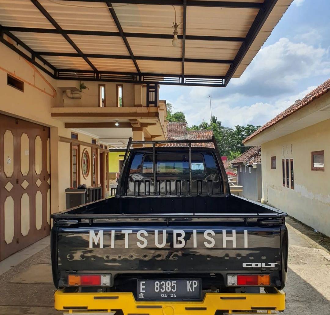 2014 Mitsubishi L300 2014 Mitsubishi L300