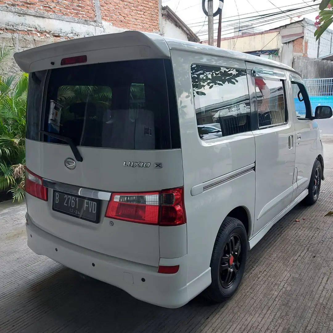 2011 Daihatsu Luxio 2011 Daihatsu Luxio