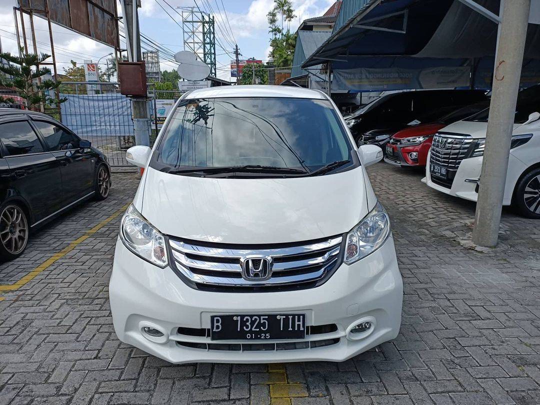 Second Hand 2015 Honda Freed Second Hand 2015 Honda Freed