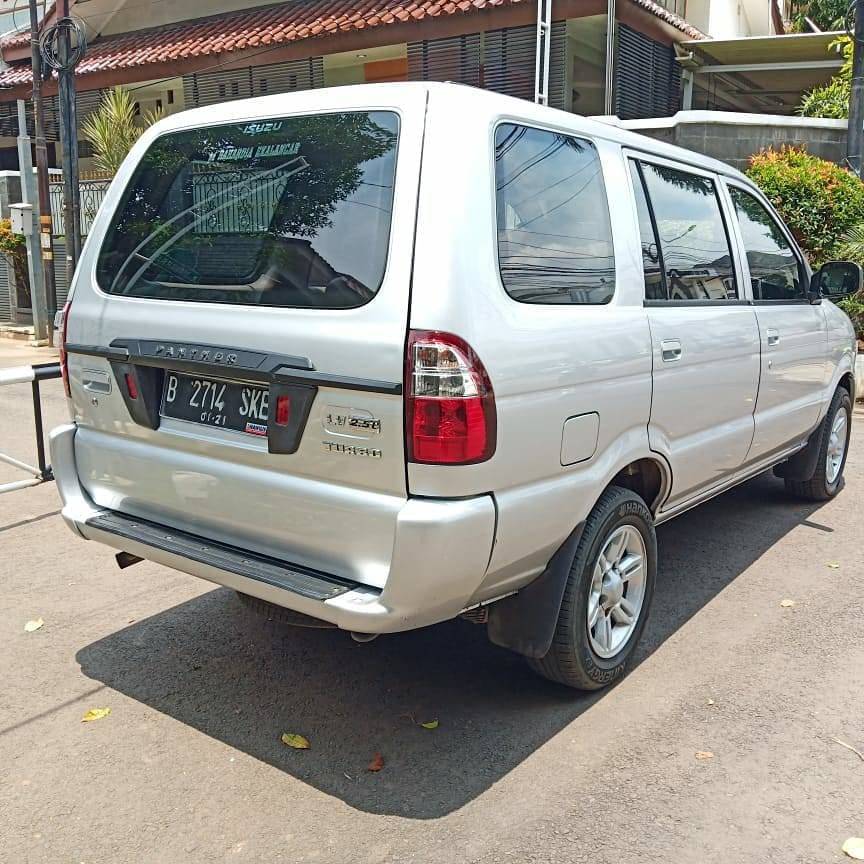 2016 Isuzu Panther 2016 Isuzu Panther