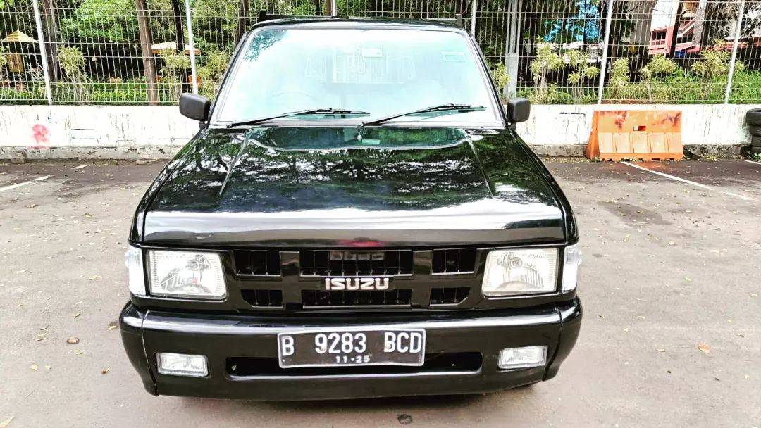 Second Hand 2010 Isuzu Panther Second Hand 2010 Isuzu Panther
