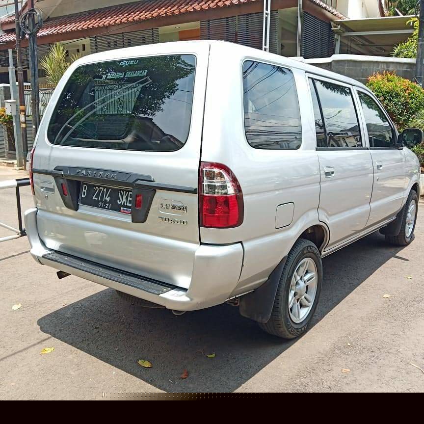 2016 Isuzu Panther 2016 Isuzu Panther