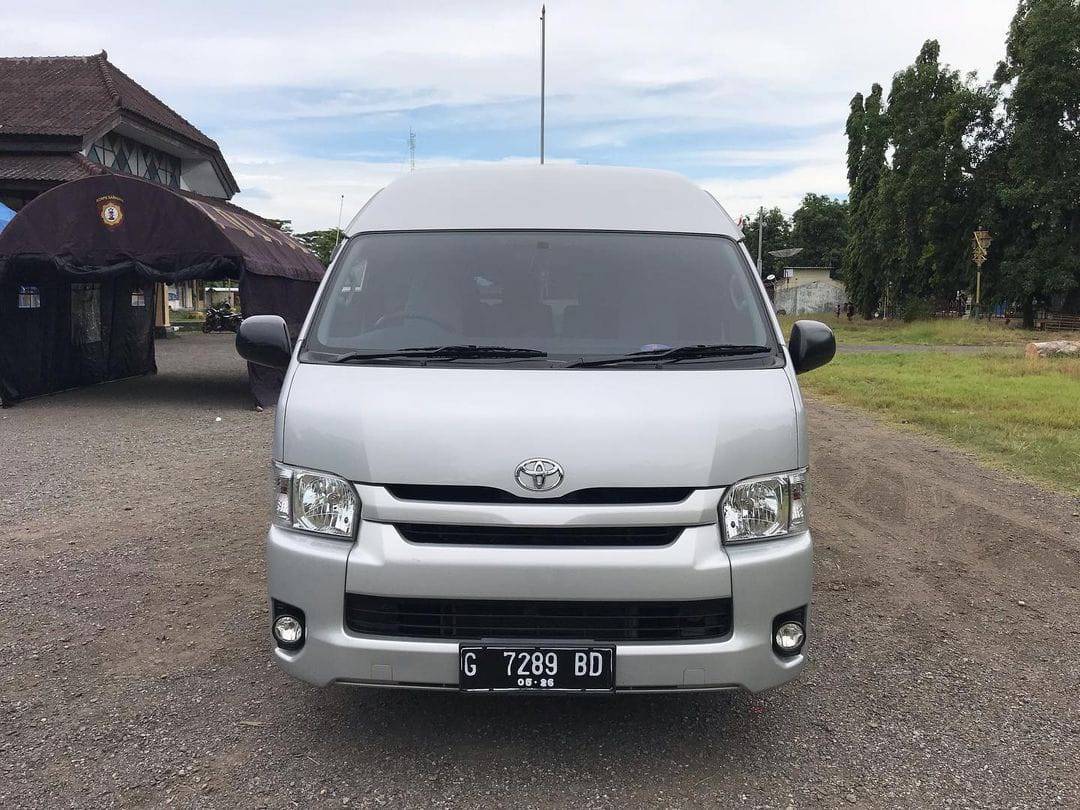 2017 Toyota Hiace COMMUTER DSL 2.5 Bekas