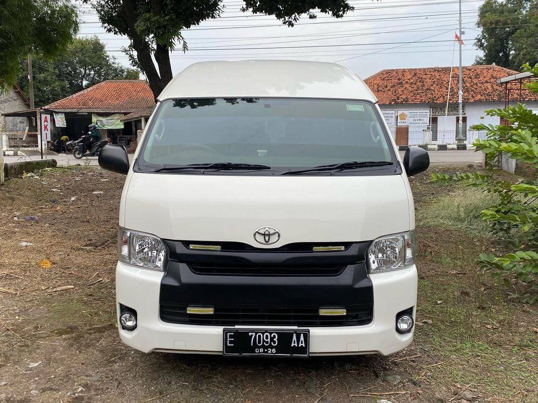 2016 Toyota Hiace Commuter Manual Bekas