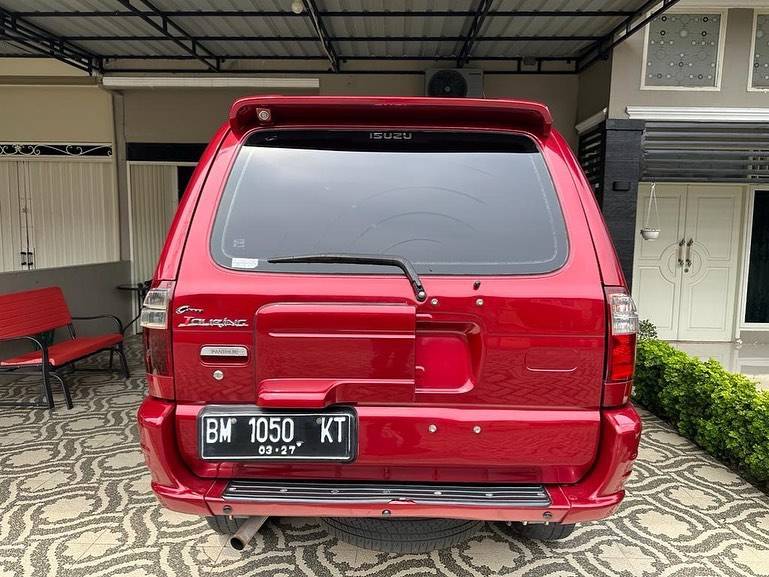 2012 Isuzu Panther 2012 Isuzu Panther