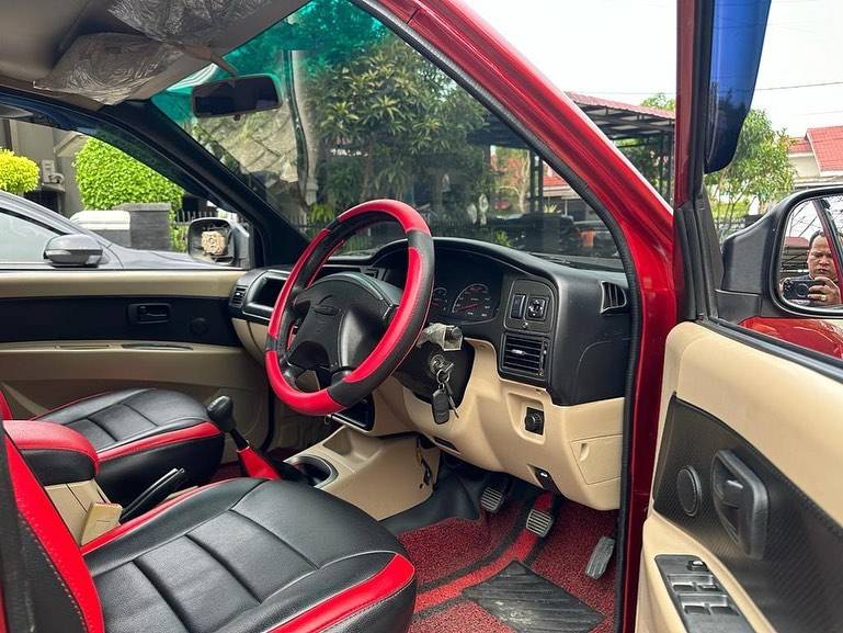 2012 Isuzu Panther 2012 Isuzu Panther