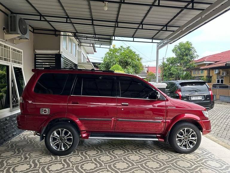 2012 Isuzu Panther 2012 Isuzu Panther