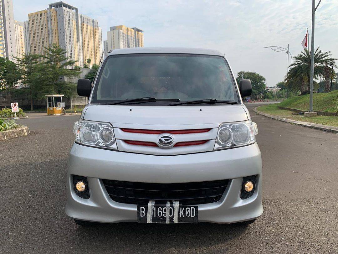 2012 Daihatsu Luxio Bekas 2012 Daihatsu Luxio Bekas