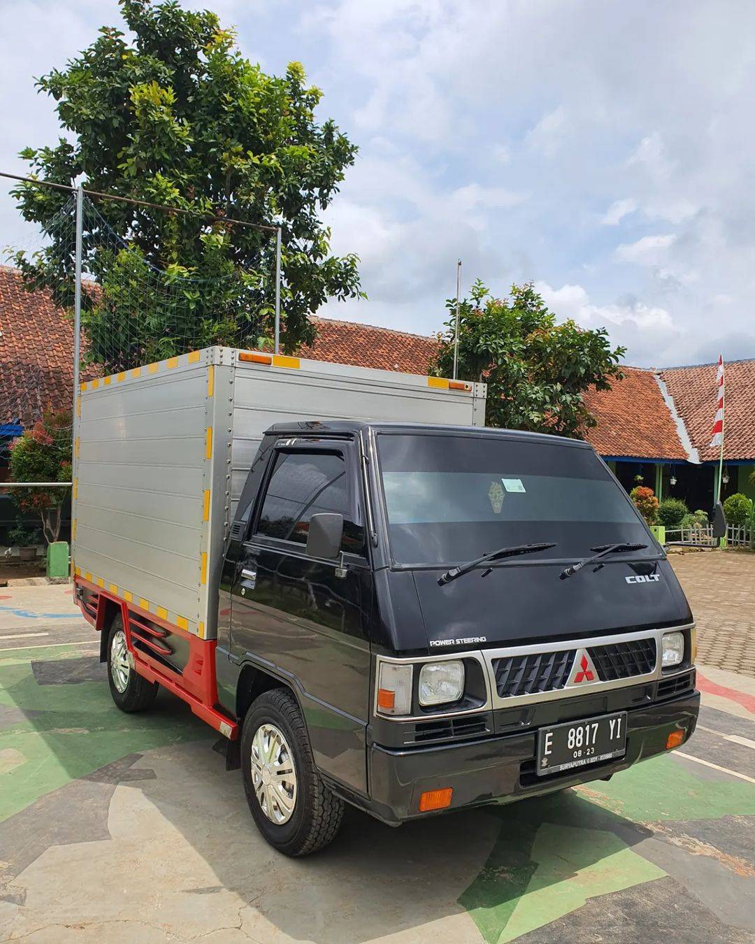 2018 Mitsubishi L300 2018 Mitsubishi L300