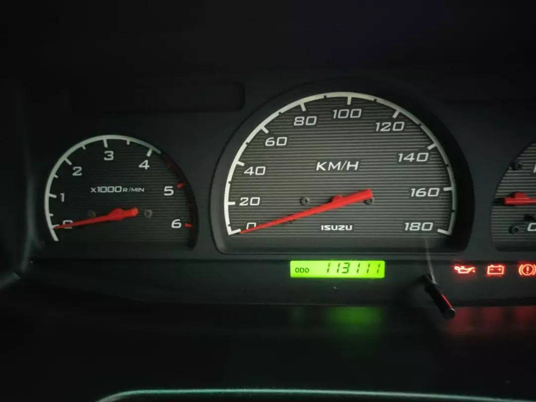 2013 Isuzu Panther 2013 Isuzu Panther