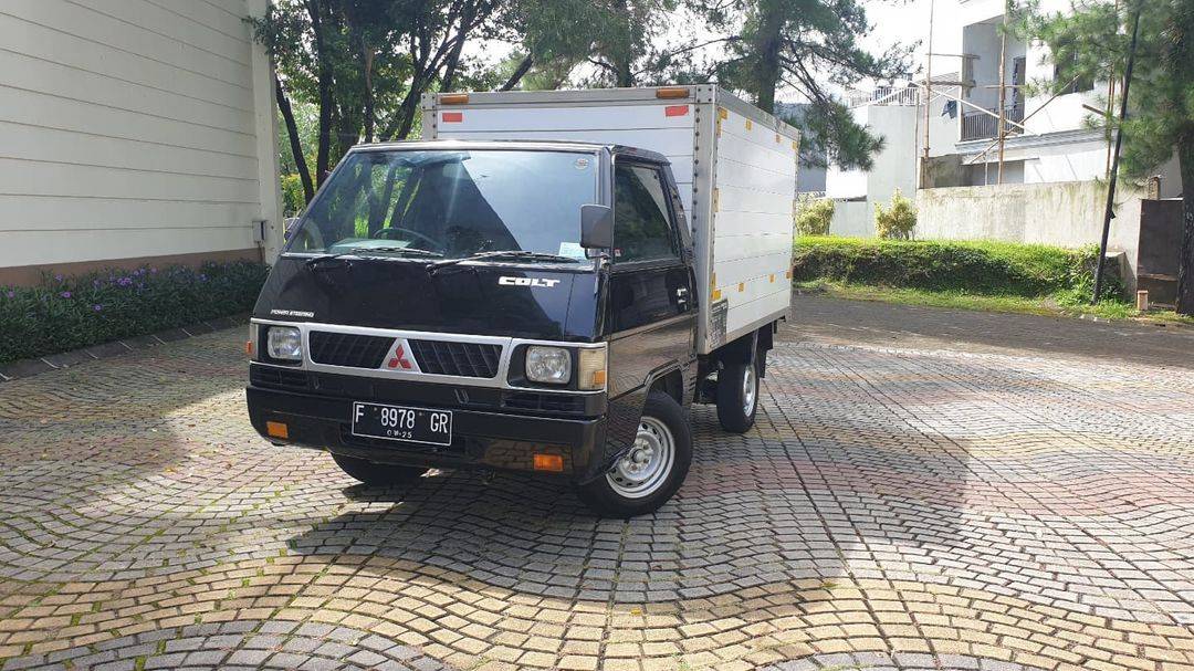 2015 Mitsubishi Colt L300 2015 Mitsubishi Colt L300