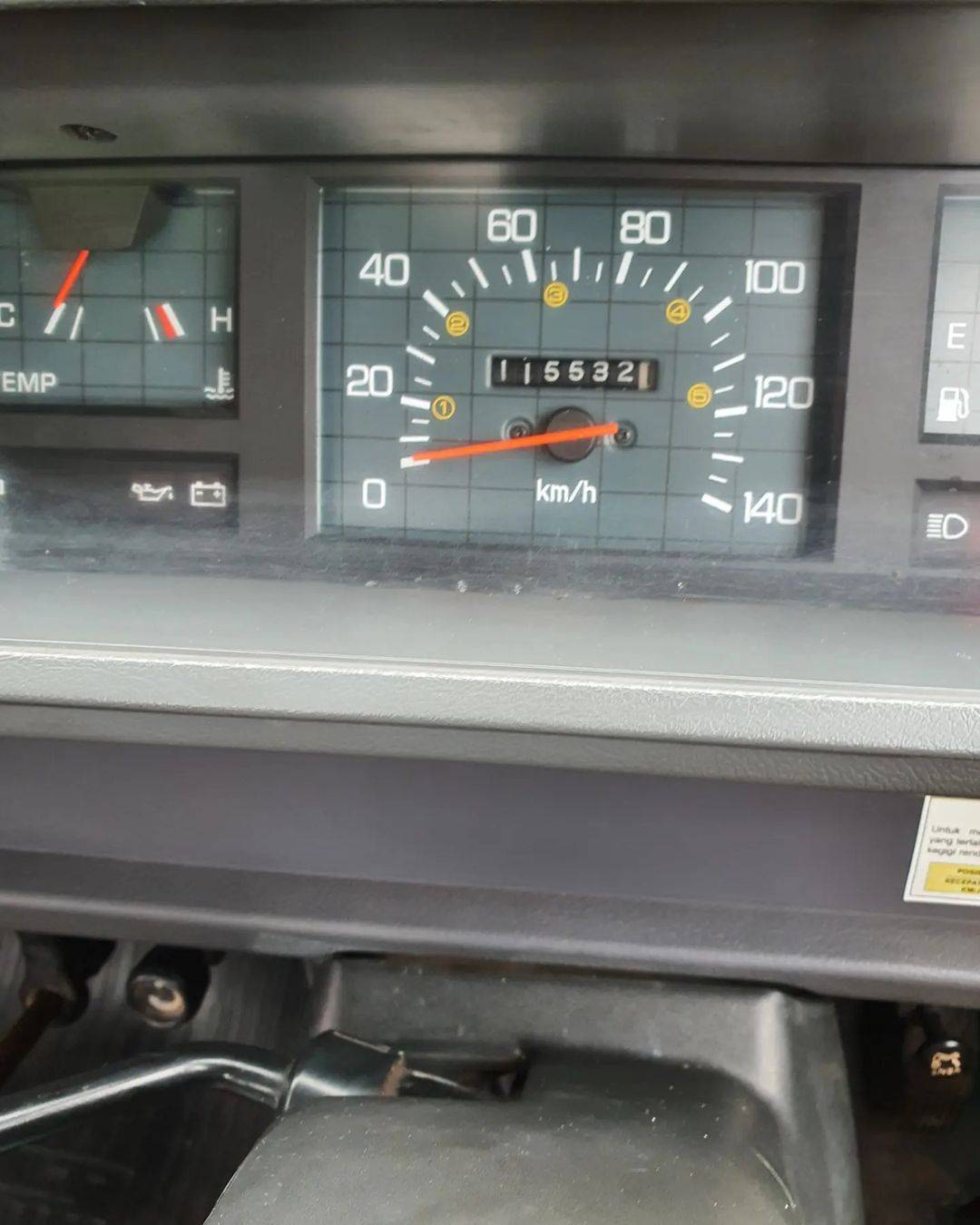 2011 Mitsubishi L300 2011 Mitsubishi L300