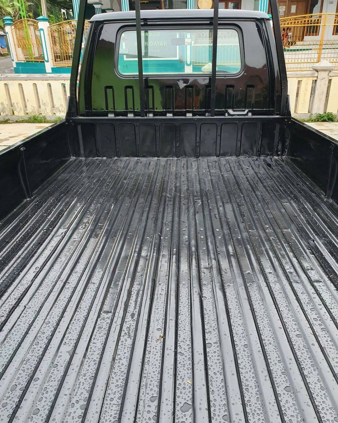 2011 Mitsubishi L300 2011 Mitsubishi L300