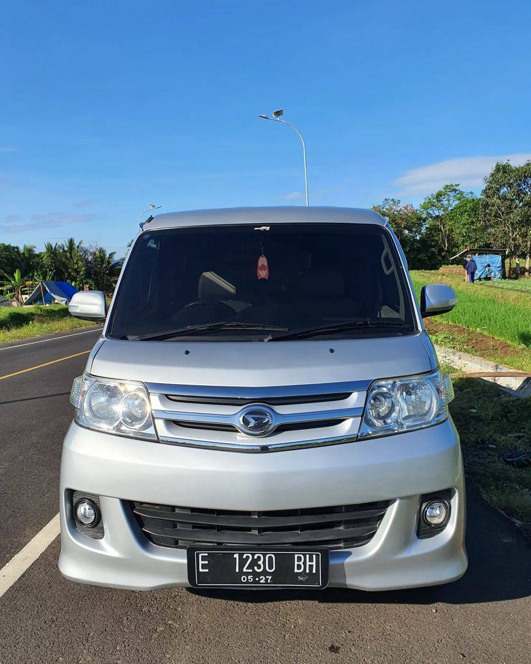 2012 Daihatsu Luxio Bekas 2012 Daihatsu Luxio Bekas