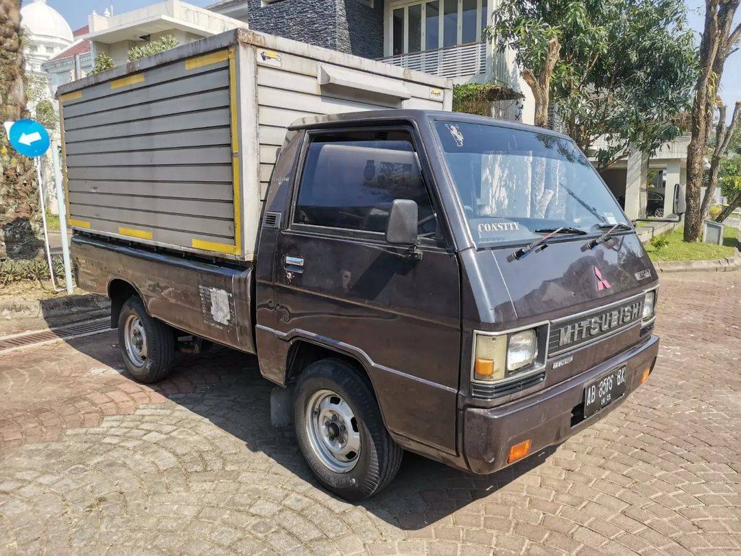 2005 Mitsubishi L300 2005 Mitsubishi L300