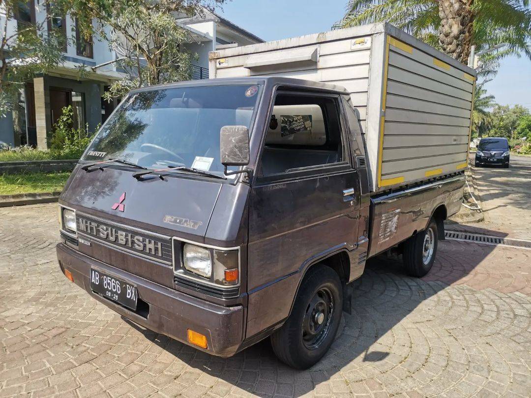 2005 Mitsubishi L300 2005 Mitsubishi L300