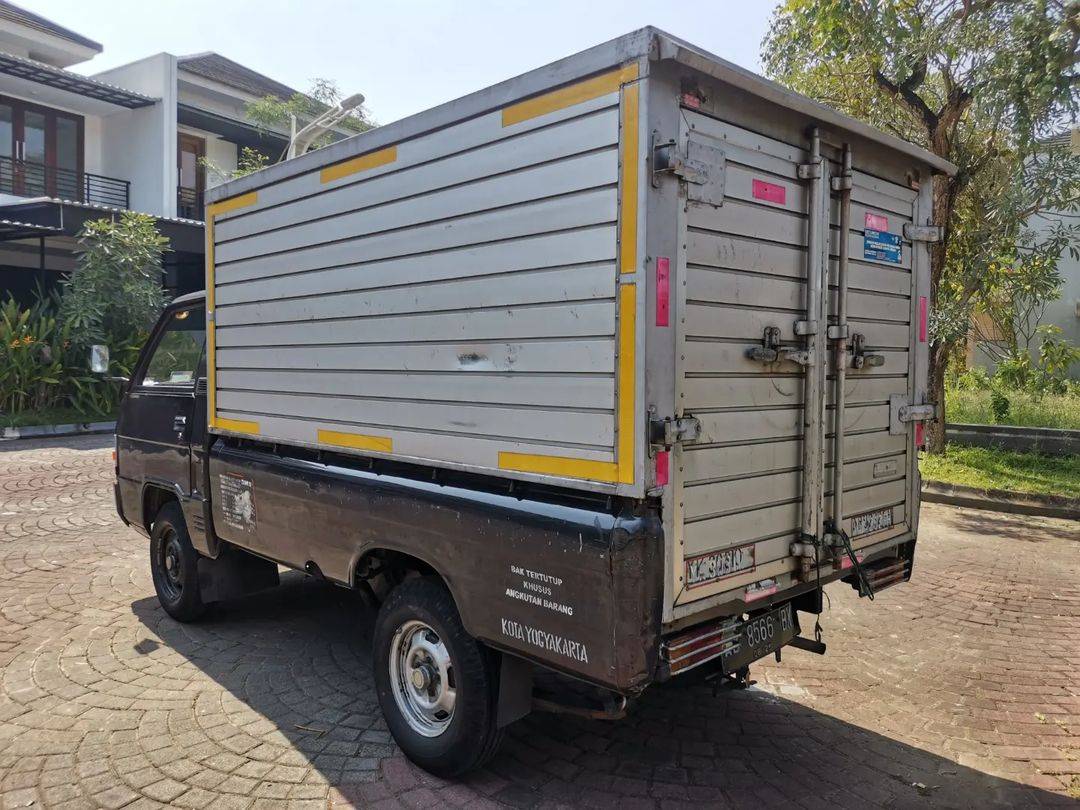 2005 Mitsubishi L300 2005 Mitsubishi L300