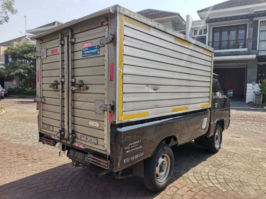 2005 Mitsubishi L300 2005 Mitsubishi L300