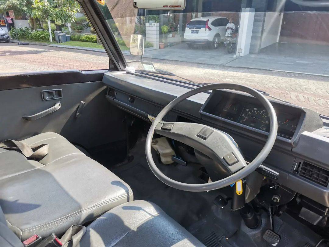 2005 Mitsubishi L300 2005 Mitsubishi L300