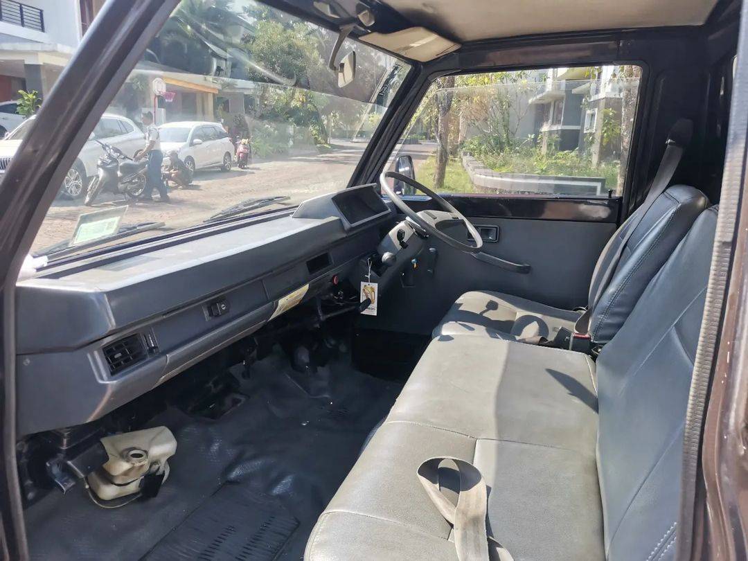 2005 Mitsubishi L300 2005 Mitsubishi L300