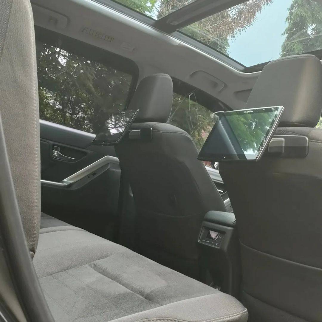 2022 Toyota Kijang Innova Zenix Hybrid EV 2022 Toyota Kijang Innova Zenix Hybrid EV