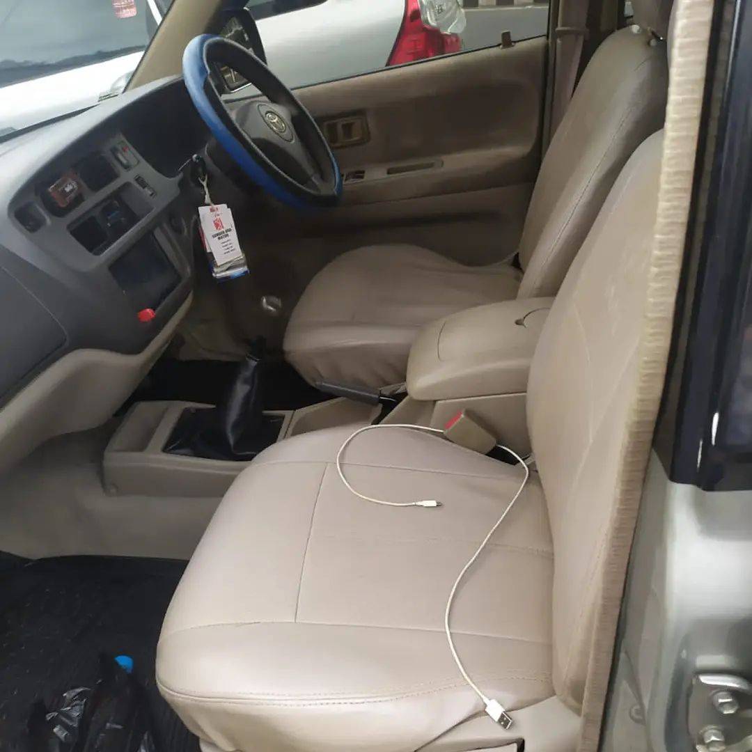 2002 Toyota Kijang  1.8L LGX 2002 Toyota Kijang  1.8L LGX