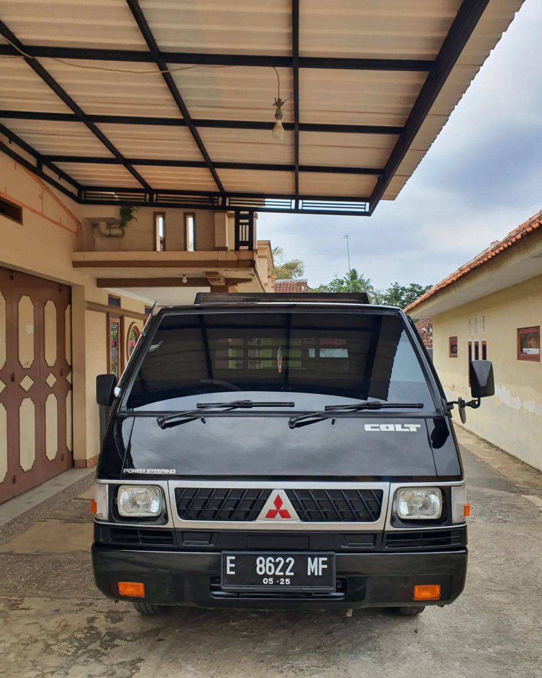Second Hand 2015 Mitsubishi L300 Second Hand 2015 Mitsubishi L300