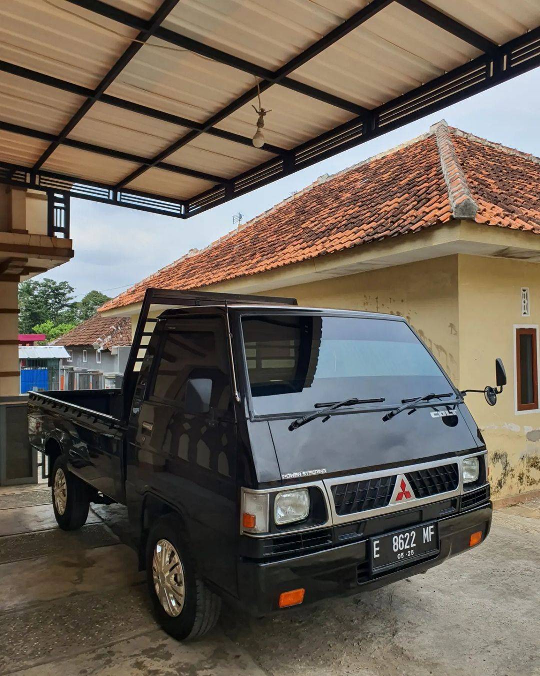 2015 Mitsubishi L300 2015 Mitsubishi L300