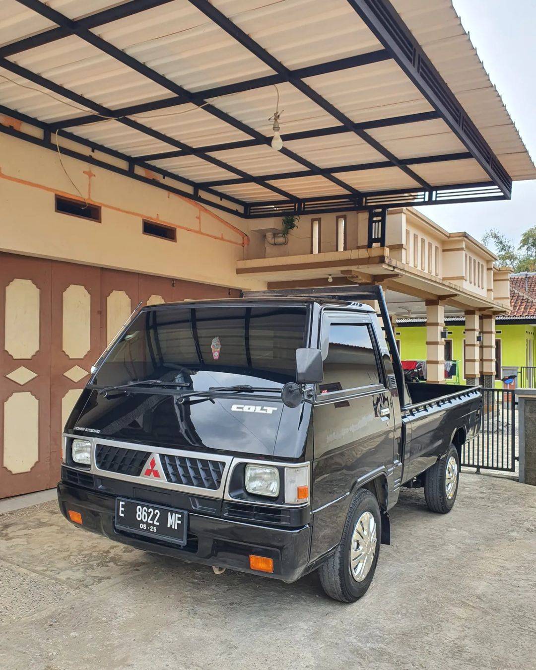 2015 Mitsubishi L300 2015 Mitsubishi L300