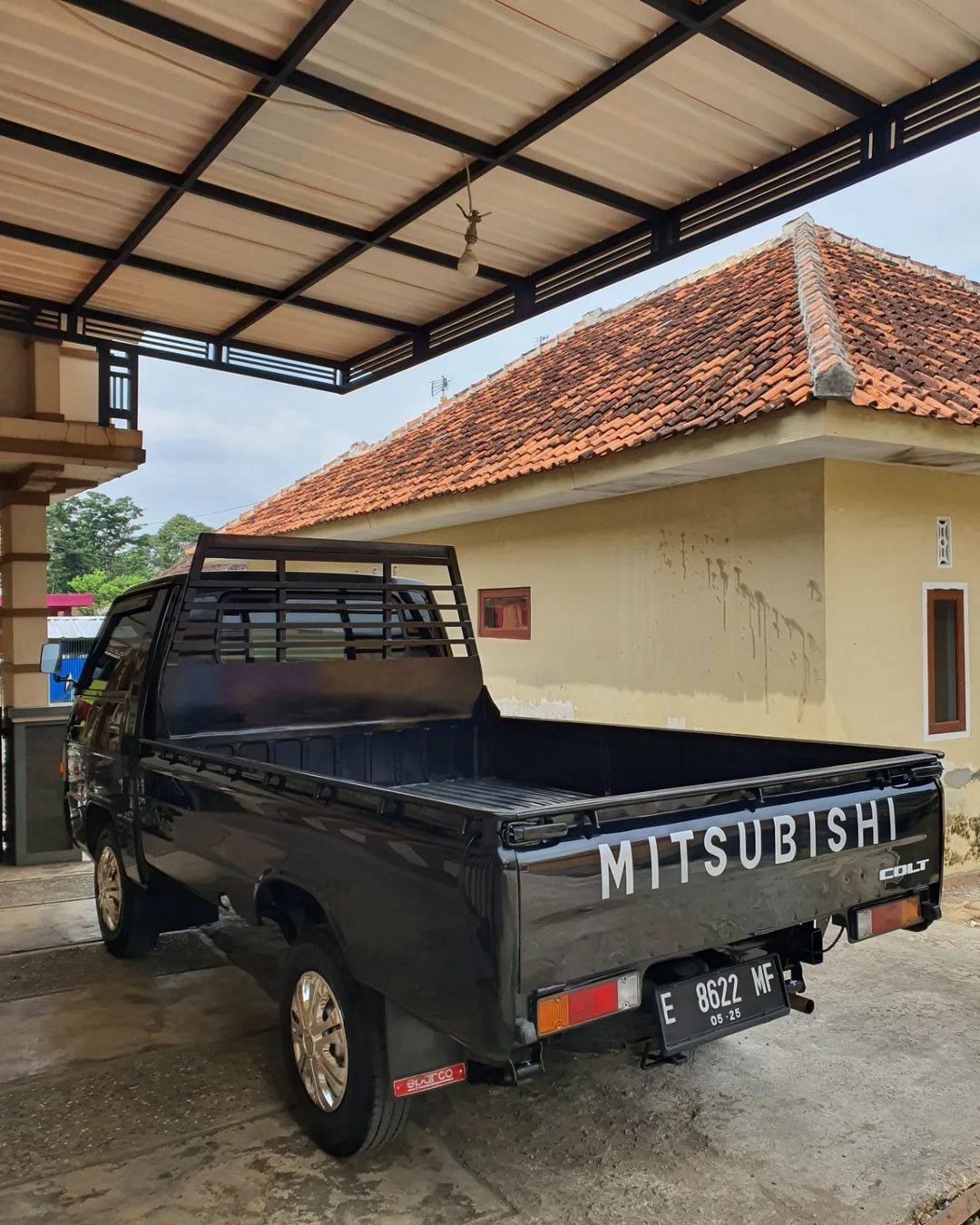 2015 Mitsubishi L300 2015 Mitsubishi L300