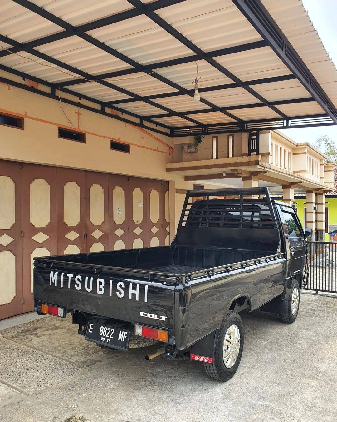 2015 Mitsubishi L300 2015 Mitsubishi L300