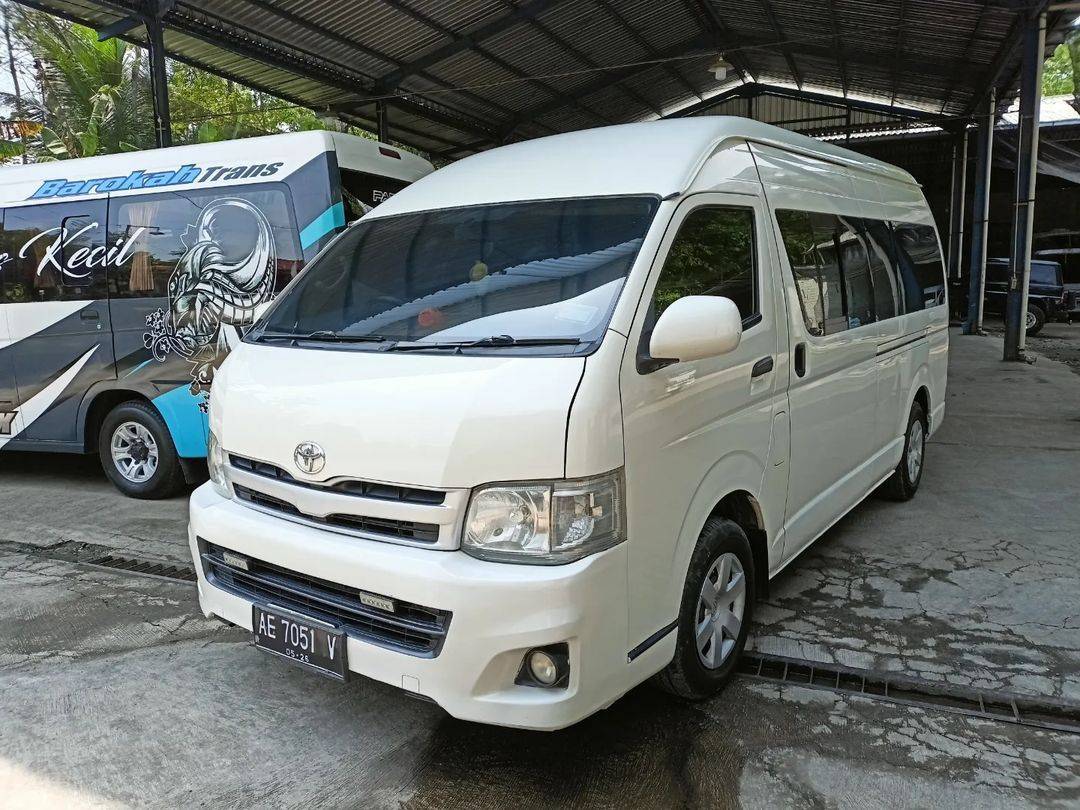 2013 Toyota Hiace COMMUTER DSL 2.5 Bekas